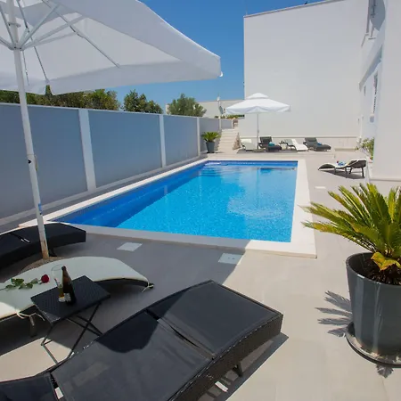 Paradise Punta 4* Nečujam